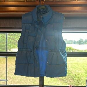 NWOT (never worn) women’s button up puffy vest size large by Love Tree blue